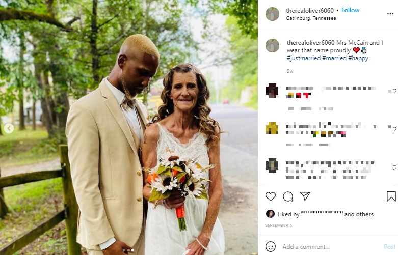 テネシー州で結婚した2人（画像は『Cheryl　2021年9月5日付Instagram「Mrs McCain and I wear that name proudly」』のスクリーンショット）