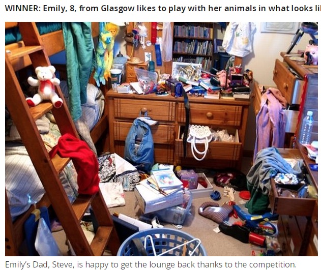 “最も汚い子供部屋”に選ばれた8歳少女の部屋（画像は『WalesOnline　2021年11月24日付「Eight-year-old girl’s bedroom is named messiest in the country」』のスクリーンショット）