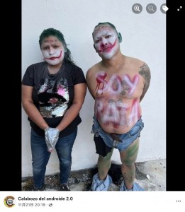 ピエロのようなペイントを施された2人の窃盗犯（画像は『Calabozo del androide 2.0　2021年11月21日付Facebook「El caballero de la noche llegó a Río Bravo, Tamaulipas」』のスクリーンショット）