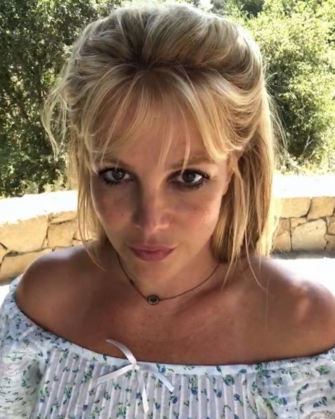 13年間にわたる後見人制度から解放されたブリトニー（画像は『Britney Spears　2021年11月11日付Instagram「A never before seen shot from Project Rose」』のスクリーンショット）