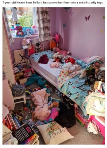 7歳ニーブちゃんの“汚部屋”（画像は『WalesOnline　2021年11月24日付「Eight-year-old girl’s bedroom is named messiest in the country」』のスクリーンショット）