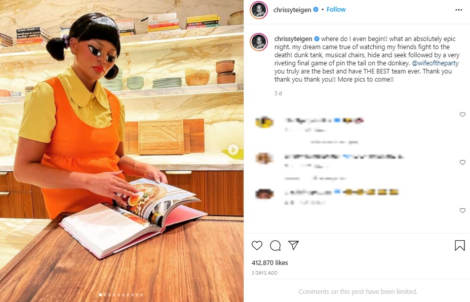 『イカゲーム』の殺人人形に扮したクリッシー（画像は『chrissy teigen　2021年11月14日付Instagram「where do I even begin!!」』のスクリーンショット）