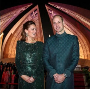 2019年のパキスタン訪問時に着たグリーンのドレス（画像は『Duke and Duchess of Cambridge　2019年10月15日付Instagram「At the iconic Pakistan National Monument The Duke and Duchess of Cambridge celebrated the very best of Pakistani music and culture,」』のスクリーンショット）