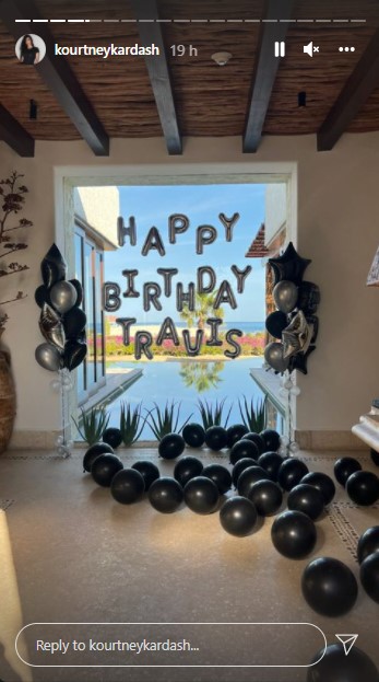 旅行先のメキシコでもトラヴィスの誕生日を祝福（画像は『Kourtney Kardashian　2021年11月17日付Instagram』のスクリーンショット）