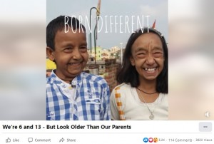 笑顔が素敵な2人（画像は『Born Different　2021年11月22日付Facebook「We’re 6 and 13 - But Look Older Than Our Parents」』のスクリーンショット）