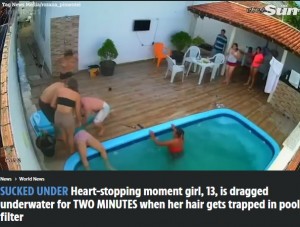 心肺蘇生法を施す家族（画像は『The Sun　2021年12月10日付「SUCKED UNDER Heart-stopping moment girl, 13, is dragged underwater for TWO MINUTES when her hair gets trapped in pool filter」』のスクリーンショット）