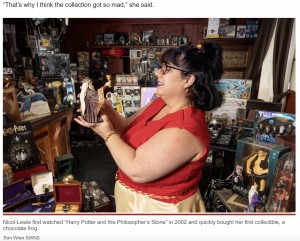 トレーシーさんのコレクションは6300点を優に超える（画像は『New York Post　2021年12月14日付「Woman has the world’s largest ‘Harry Potter’ memorabilia collection」（Tom Wren SWNS）』のスクリーンショット）