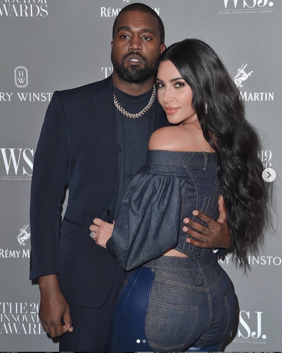 長年、カニエの味方だったキム（画像は『Kim Kardashian West　2019年11月8日付Instagram「Kanye and I celebrating ＠riccardotisci17 and presenting him with the Fashion Innovator Award at the ＠wsj Awards!」』のスクリーンショット）