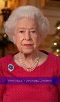 【イタすぎるセレブ達】エリザベス女王、フィリップ王配との思い出のブローチをつけてクリスマス演説を行う