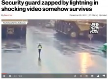 【海外発！Breaking News】雨の中を歩いていた警備員に雷が直撃　その生涯確率は15300分の1（インドネシア）