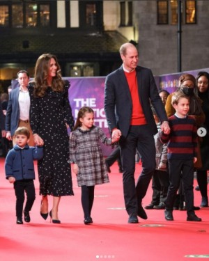【イタすぎるセレブ達】ウィリアム王子＆キャサリン妃夫妻が公開したクリスマスカードの家族写真に絶賛の声「なんて美しい家族」