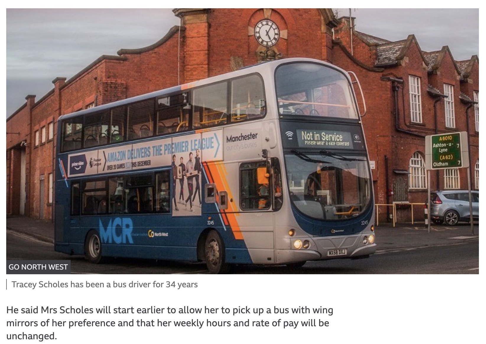 トレーシーさんが34年間運転してきた「Go North West」のバス（画像は『BBC　2022年1月18日付「Rochdale bus driver reinstated after height issue resolved」（GO NORTH WEST）』のスクリーンショット）