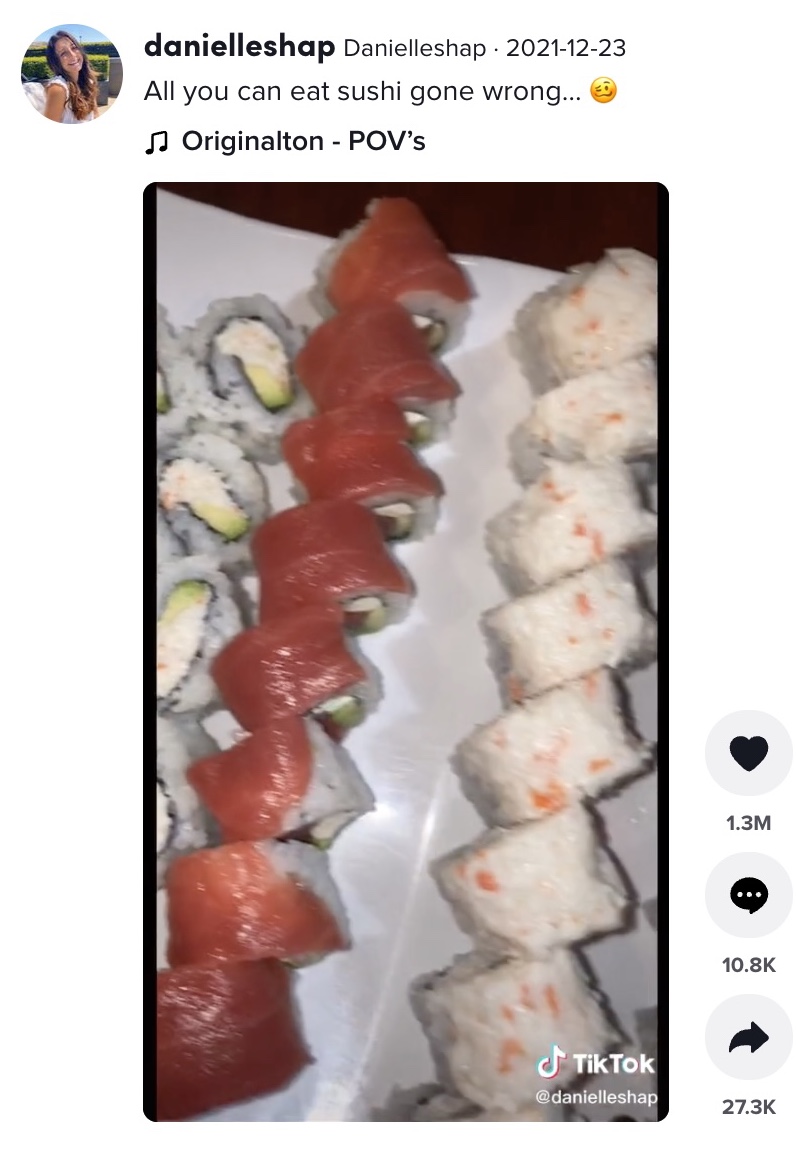 「Sushi 85」で提供されたロール寿司（画像は『Danielleshap　2021年12月23日付Tiktok「All you can eat sushi gone wrong…」』のスクリーンショット）