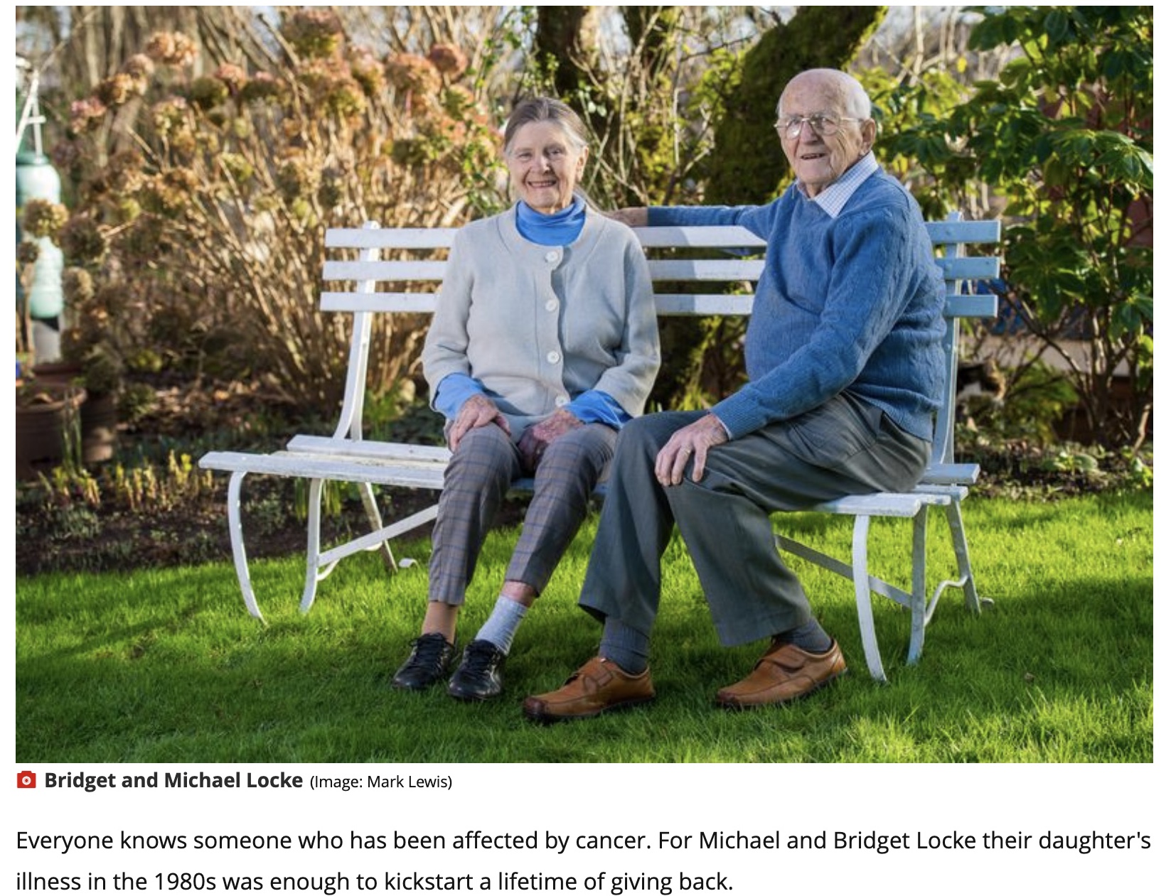 1982年からがん研究費のために寄付を続けてきた夫妻（画像は『WalesOnline　2022年1月10日付「Inspiring couple on cusp of raising ￡1m after decades of charity work」（Image: Mark Lewis）』のスクリーンショット）