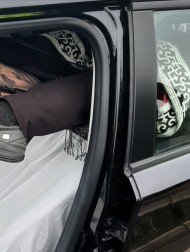 【海外発！Breaking News】車に積まれた不自然な人の足　急行した警察はその正体に失笑（英）