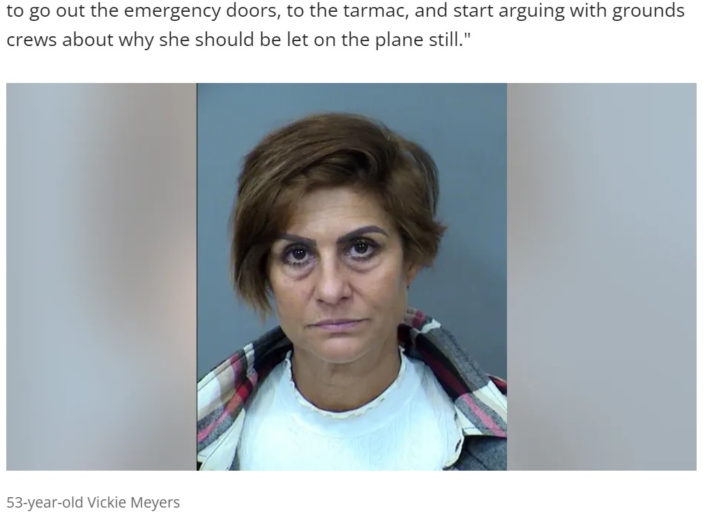 不法侵入の疑いで逮捕されたヴィッキー・マイヤーズ（画像は『FOX6 News Milwaukee　2021年12月27日付「Intoxicated woman wanders onto Sky Harbor’s tarmac, Phoenix Police say」』のスクリーンショット）