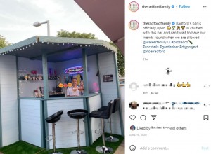 敷地内にはバーも（画像は『Radford Family　2020年6月16日付Instagram「Radford’s bar is officially open」』のスクリーンショット）