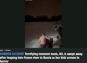 慌てて穴に飛び込む夫（画像は『The Sun　2022年1月23日付「HORROR ACCIDENT Terrifying moment mum, 40, is swept away after leaping into frozen river in Russia as her kids scream in horror」（Credit: East2west News）』のスクリーンショット）