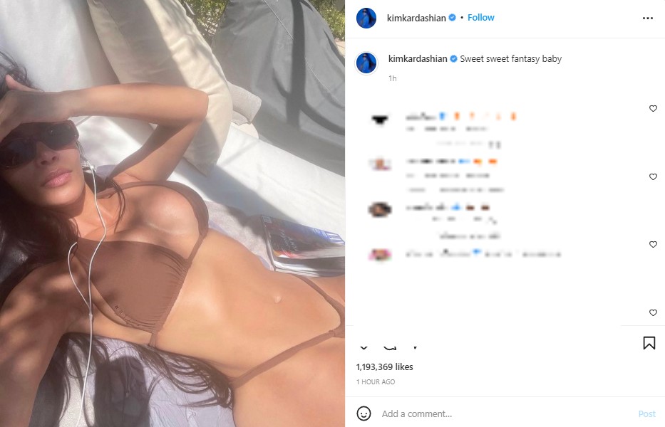 休暇先でのビキニ姿を披露したキム（画像は『Kim Kardashian West　2022年1月6日付Instagram「Sweet sweet fantasy baby」』のスクリーンショット）