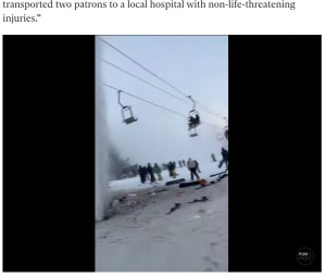 消火栓の水の勢いで約7メートル落下した乗客も（画像は『The Independent　2022年1月9日付「Horrifying video shows skiers blasted with freezing water after pipe bursts under chairlift」』のスクリーンショット）