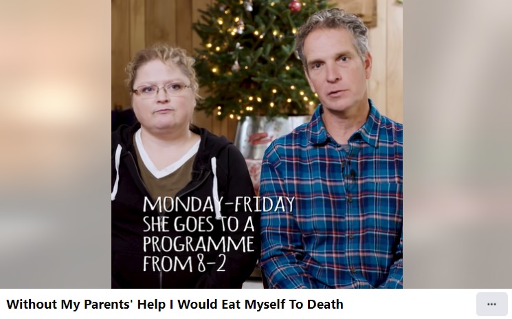 カミールさんの両親（画像は『Born Different　2021年12月30日付Facebook「Without My Parents’ Help I Would Eat Myself To Death」』のスクリーンショット）