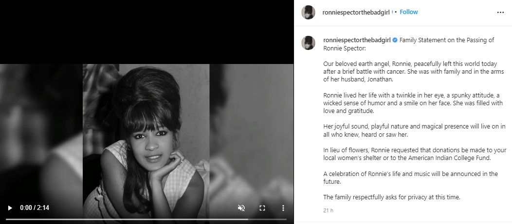 家族が投稿した在りし日のロニー・スペクター（画像は『Ronnie Spector　2022年1月12日付Instagram「Family Statement on the Passing of Ronnie Spector:」』のスクリーンショット）