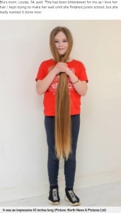 バッサリ切るのは初めてだったというエラちゃん（画像は『Metro　2022年2月21日付「Eight year old cuts her hair for the first time － to donate to a children’s cancer charity」（Picture: North News ＆ Pictures Ltd）』のスクリーンショット）