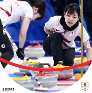 “カー娘”ことカーリング女子日本代表（画像は『TEAM JAPAN　2022年2月15日付Instagram「＃Beijing2022 ＃TEAMJAPAN ＃カーリング女子1次リーグ」』のスクリーンショット）