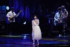 音楽フェス「オダイバ!!超次元音楽祭」のステージに立つ花澤香菜（C）オダイバ!!超次元音楽祭2022