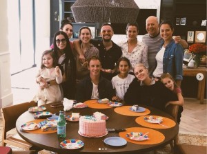 2020年の父の日には両家の家族が揃ってブルースを祝福（画像は『Demi Moore　2020年6月21日付Instagram「Happy Father’s Day, Bruce!」』のスクリーンショット）