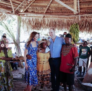 ホプキンス村の人々とダンスを楽しんだ夫妻（画像は『Duke and Duchess of Cambridge　2022年3月22日付Instagram「Catherine and I are delighted to be here in Belize at the beginning of our first official visit to the Caribbean.」』のスクリーンショット）