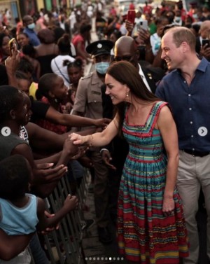 【イタすぎるセレブ達】ウィリアム王子＆キャサリン妃がジャマイカ到着　抗議デモが勃発も訪問先では熱い歓迎受ける