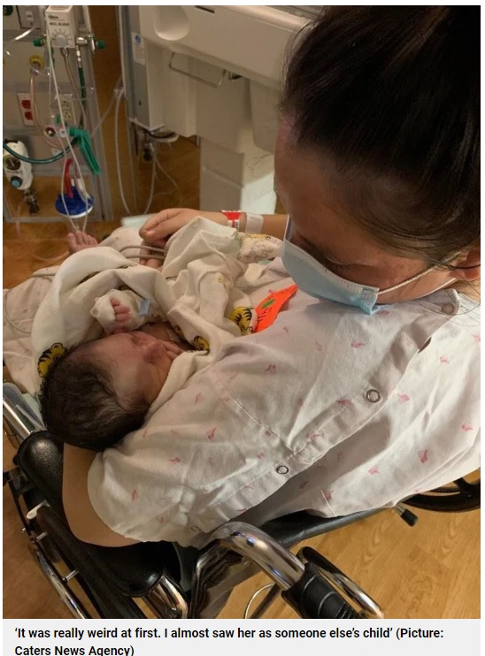母親になることの心構えもできておらず、大きなショックを受けたアビーさん（画像は『Metro　2022年3月4日付「Woman taken to hospital with stomach cramps comes home with a surprise baby」（Picture: Caters News Agency）』のスクリーンショット）