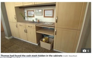 トーマスさんがオークションで手に入れた食器棚（画像は『The Sun　2022年4月28日付「WINNING BID I found ￡130,000 in cash while assembling kitchen cabinets I bought from eBay - but there’s a devastating twist」（Credit: Newsflash）』のスクリーンショット）