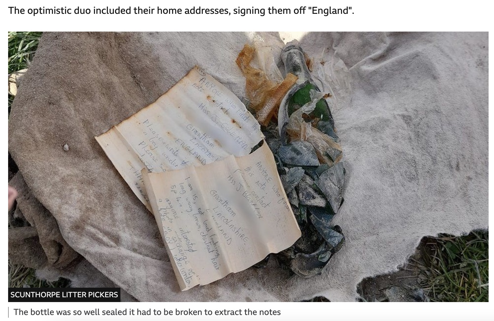 1966年に川に放ったメッセージボトル（画像は『BBC News　2022年4月6日付「Boyfriend message in a bottle appeal found in Humber Estuary 55 years later」（SCUNTHORPE LITTER PICKERS）』のスクリーンショット）