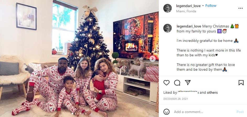 昨年12月に5人家族になった（画像は『Gentle attachment parenting　2021年12月26日付Instagram「Merry Christmas」』のスクリーンショット）
