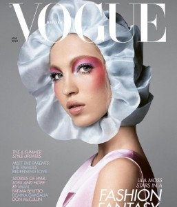 ライラが表紙を飾った英版『VOGUE』5月号（画像は『British Vogue　2022年4月21日付Instagram「For May 2022, ＠LilaMoss makes her debut as a ＃BritishVogue cover star.」』のスクリーンショット）