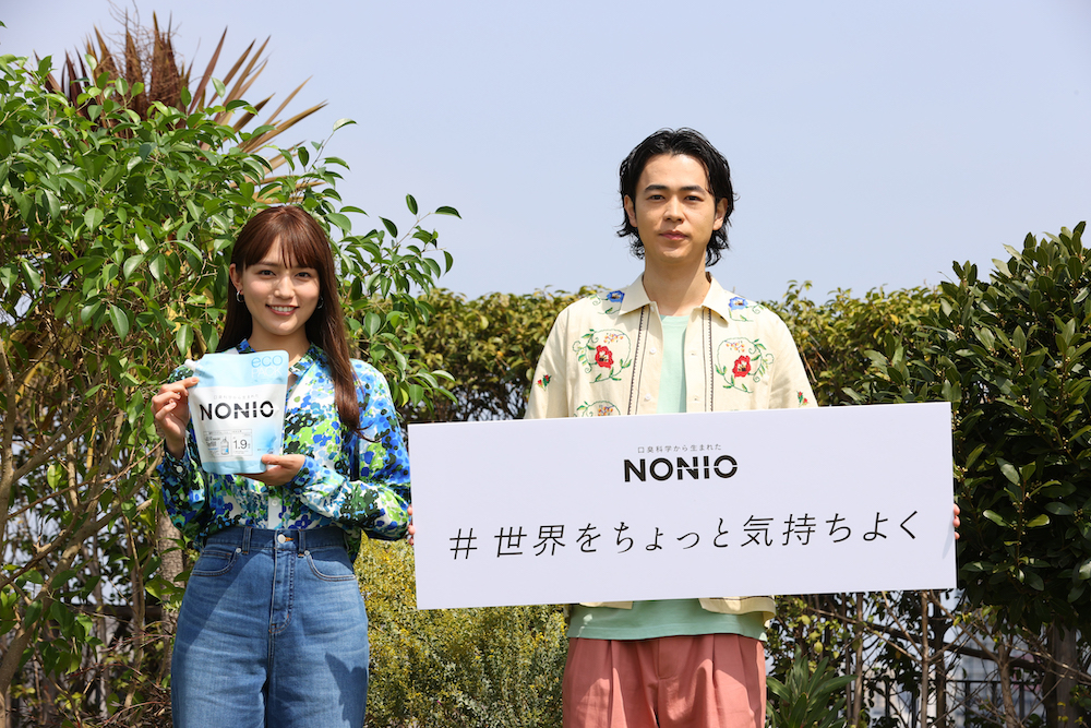 NONIOの発表会に出席した川口春奈と成田凌