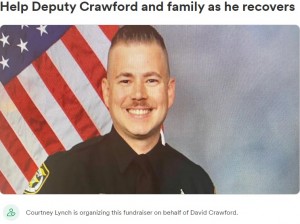 脚に火傷を負ったクロフォード保安官代理（画像は『GoFundMe　2022年3月2日付「Help Deputy Crawford and family as he recovers」』のスクリーンショット）