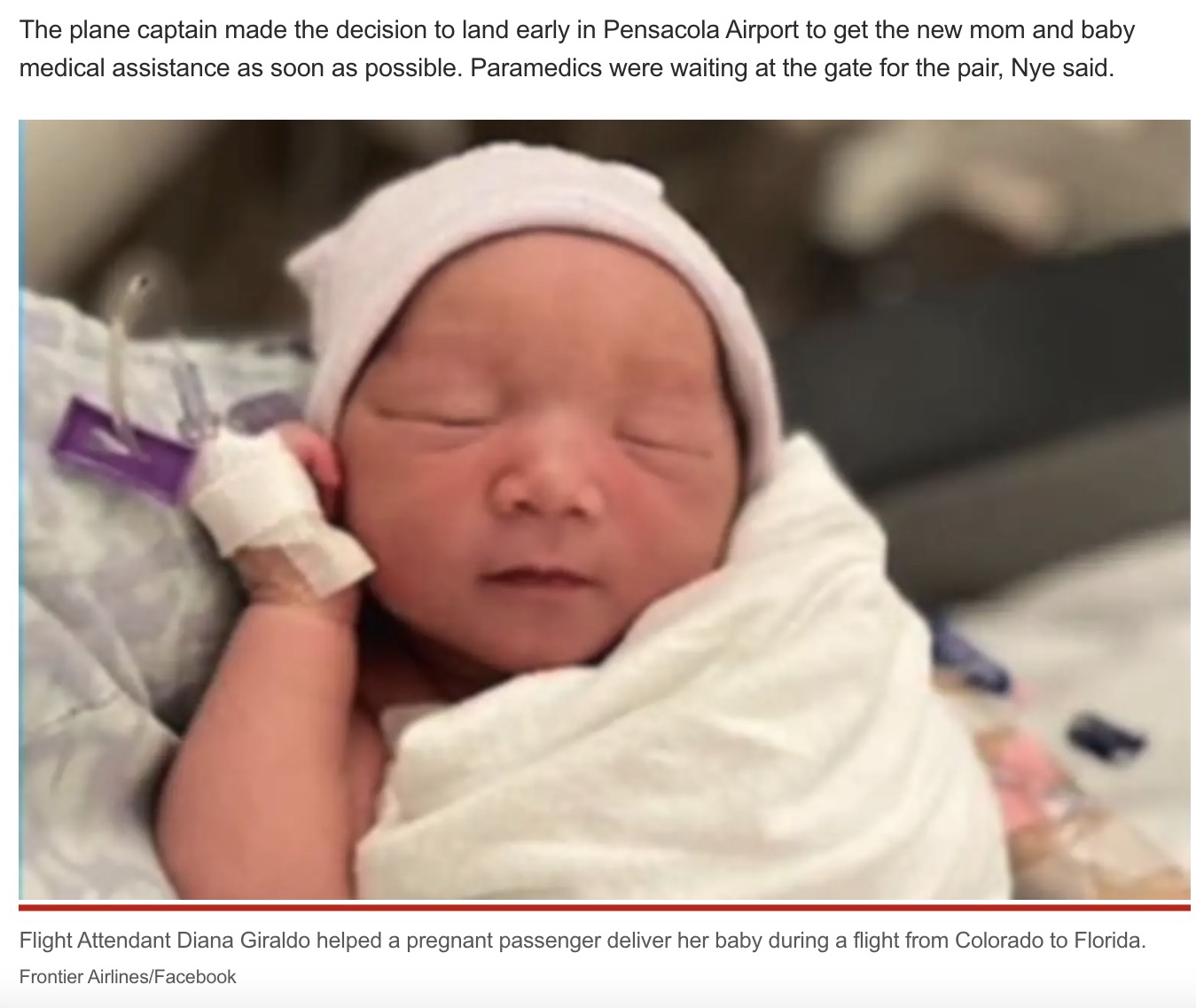 飛行中のフロンティア航空機内で誕生した赤ちゃん（画像は『New York Post　2022年5月18日付「Airline crew helps mom deliver baby on flight from Colorado to Florida」（Frontier Airlines/Facebook）』のスクリーンショット）