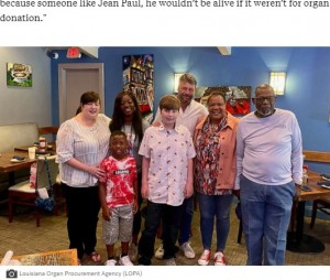 今年5月に初めて会った2家族（画像は『ABC News　2022年5月21日付「Mom hears late son’s heart beat in 14-year-old boy for 1st time」（Louisiana Organ Procurement Agency （LOPA））』のスクリーンショット）