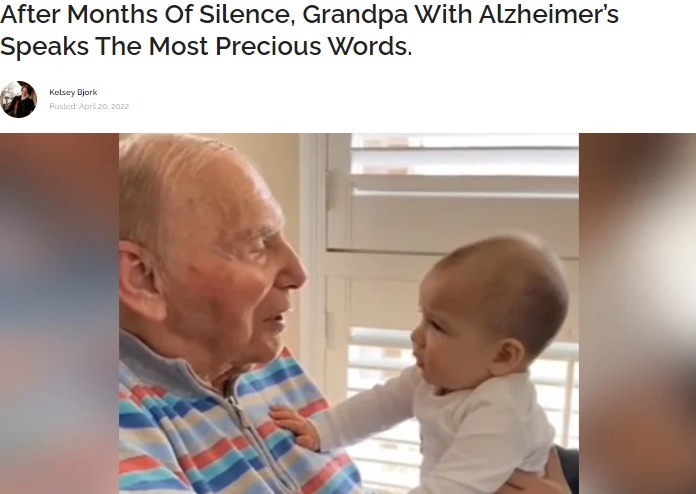 ひ孫を見つめるアルツハイマー病の男性（画像は『InspireMore.com　2022年4月20日付「After Months Of Silence, Grandpa With Alzheimer’s Speaks The Most Precious Words.」』のスクリーンショット）