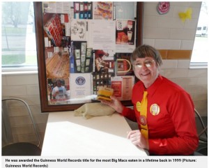 この50年間でビッグマックを食べなかったのはわずか8日だけ（画像は『Metro　2022年5月19日付「McDonald’s lover has eaten a Big Mac nearly every day for 50 years」（Picture: Guinness World Records）』のスクリーンショット）