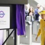 【イタすぎるセレブ達】エリザベス女王、ロンドン横断鉄道「エリザベス線」完成記念式に出席　ICカードの使い方を教わる