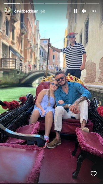 ベネチア名物のゴンドラに乗って（画像は『David Beckham　2022年6月13日付Instagram』のスクリーンショット）