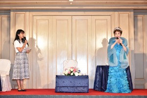 映画『エリザベス　女王陛下の微笑み』トークイベントにて竹内由恵とデヴィ夫人
