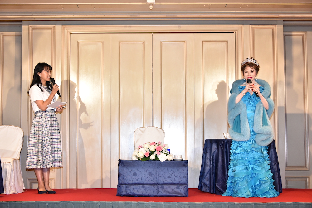 映画『エリザベス　女王陛下の微笑み』トークイベントにて竹内由恵とデヴィ夫人