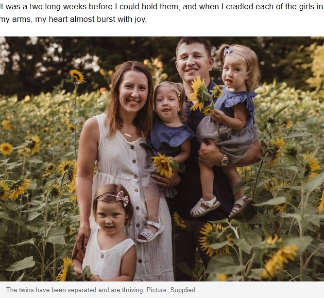 分離され個性が現れ始めた双子と家族（画像は『news.com.au　2022年5月31日付「‘Your little sisters are stuck together’: Conjoined twins’ risky separation surgery」（Picture: Supplied）』のスクリーンショット）