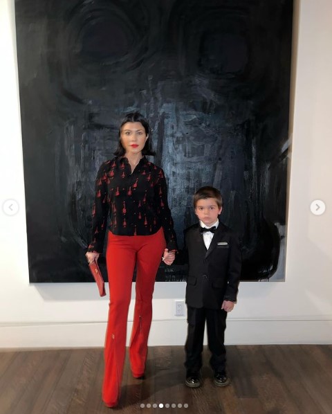 コートニーと7歳になる息子レイン君（画像は『Kourtney Kardashian Barker　2022年2月14日付Instagram「valentine’s dance」』のスクリーンショット）