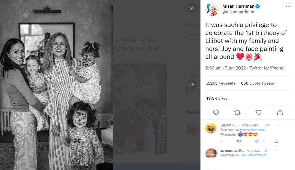リリベットちゃんを抱くメーガン妃（画像は『Misan Harriman　2022年6月6日付Twitter「It was such a privilege to celebrate the 1st birthday of Lilibet with my family and hers!」』のスクリーンショット）